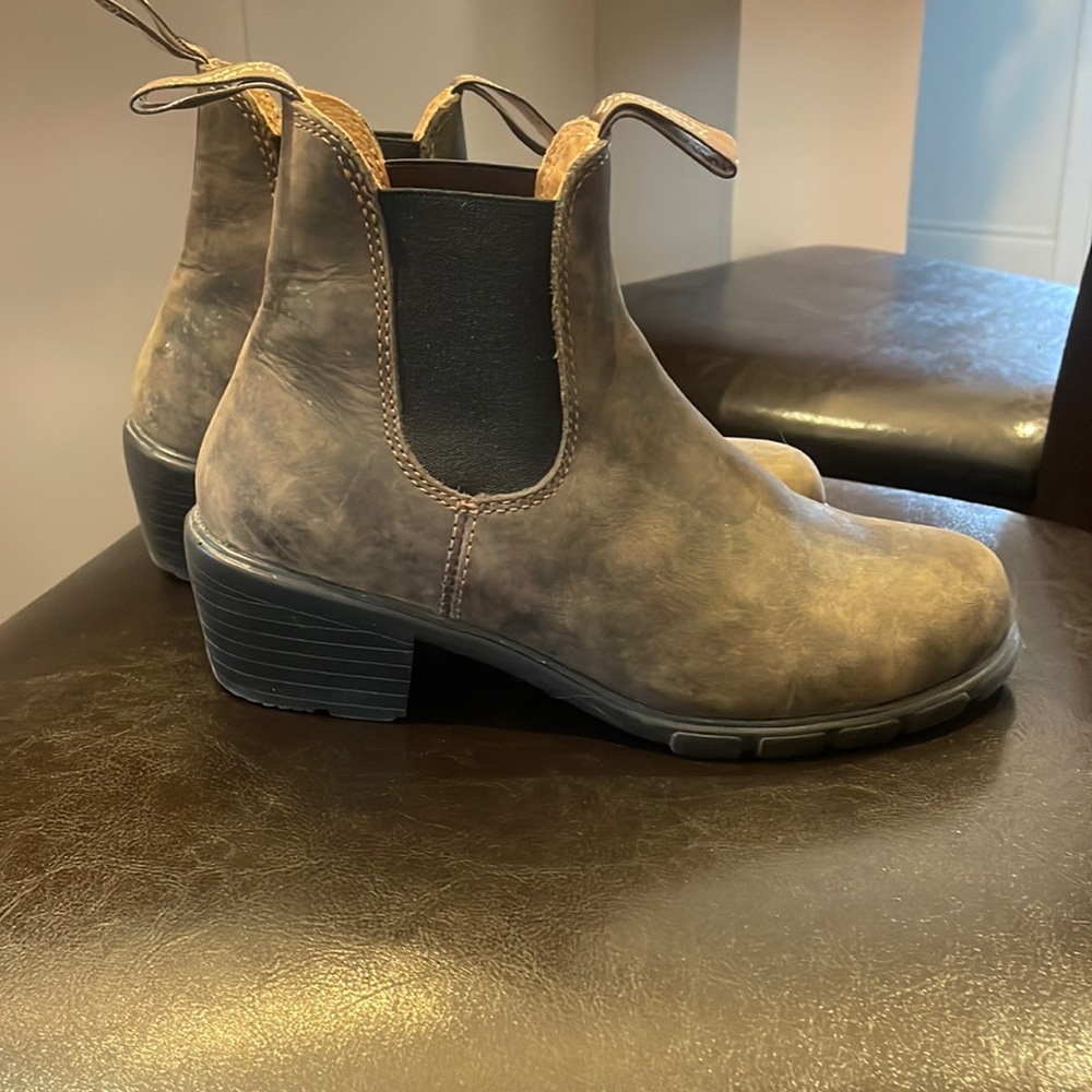 Women’s Blundstones Size US6